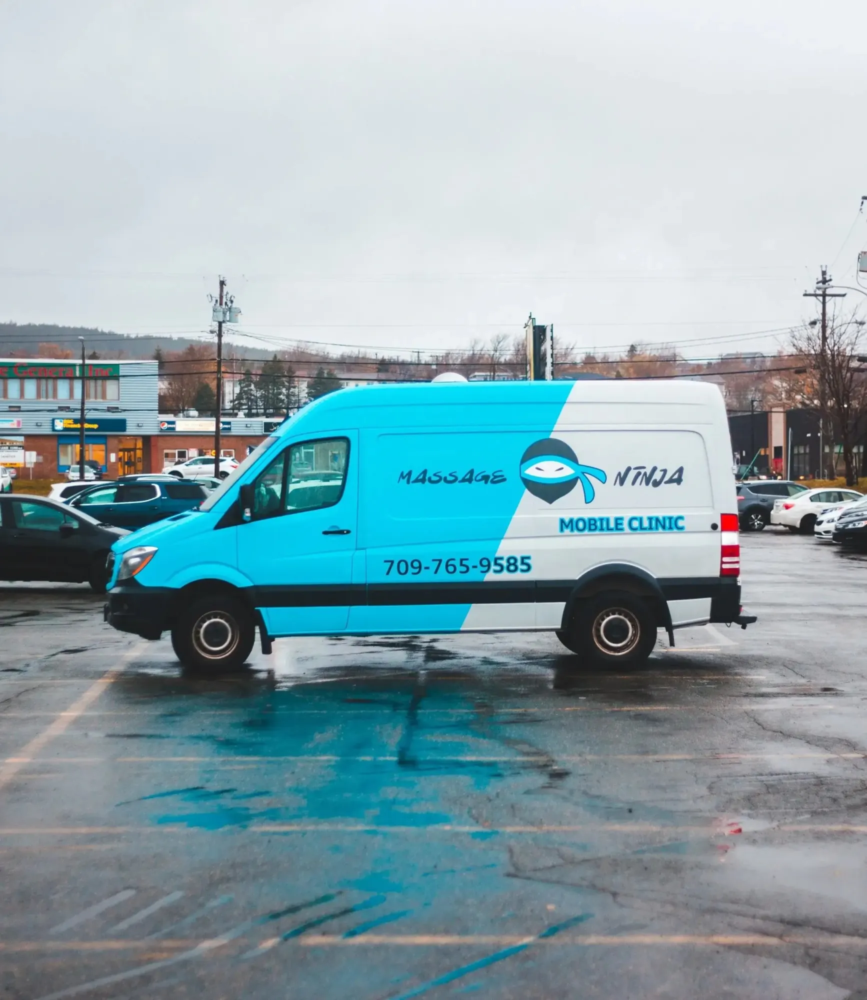 How Smart Businesses Are Using Fleet Wraps for Hyperlocal Marketing
