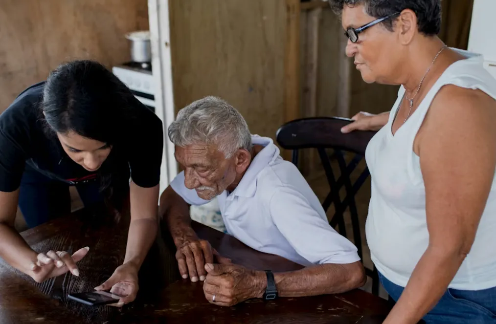 The Role of Caregivers in Managing Prescription Assistance for Aging Patients