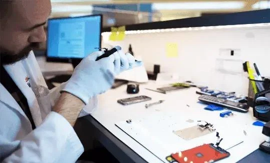 phonerepairing.jpeg