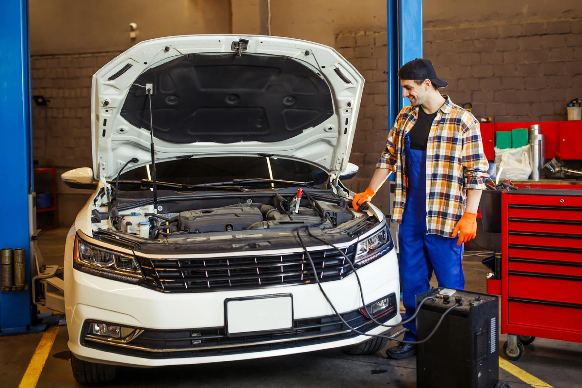 Expert Car Battery Replacement Services in the UAE
