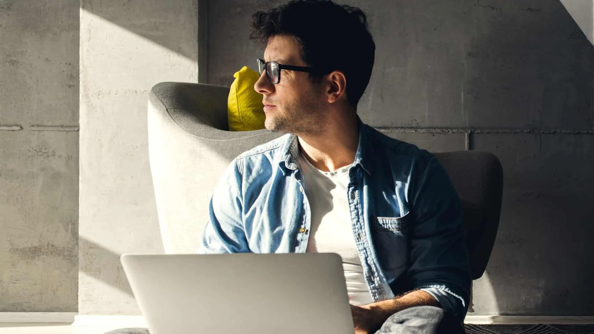 Freelance Visa vs. Employment Visa: Key Differences