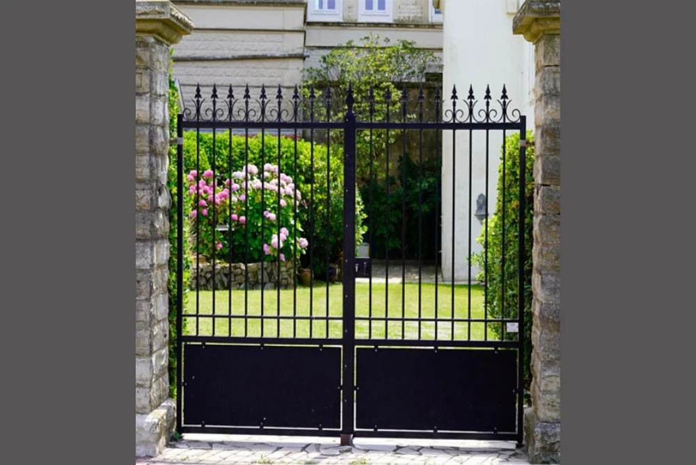 What are the Advantages and Disadvantages of a Metal Doors?