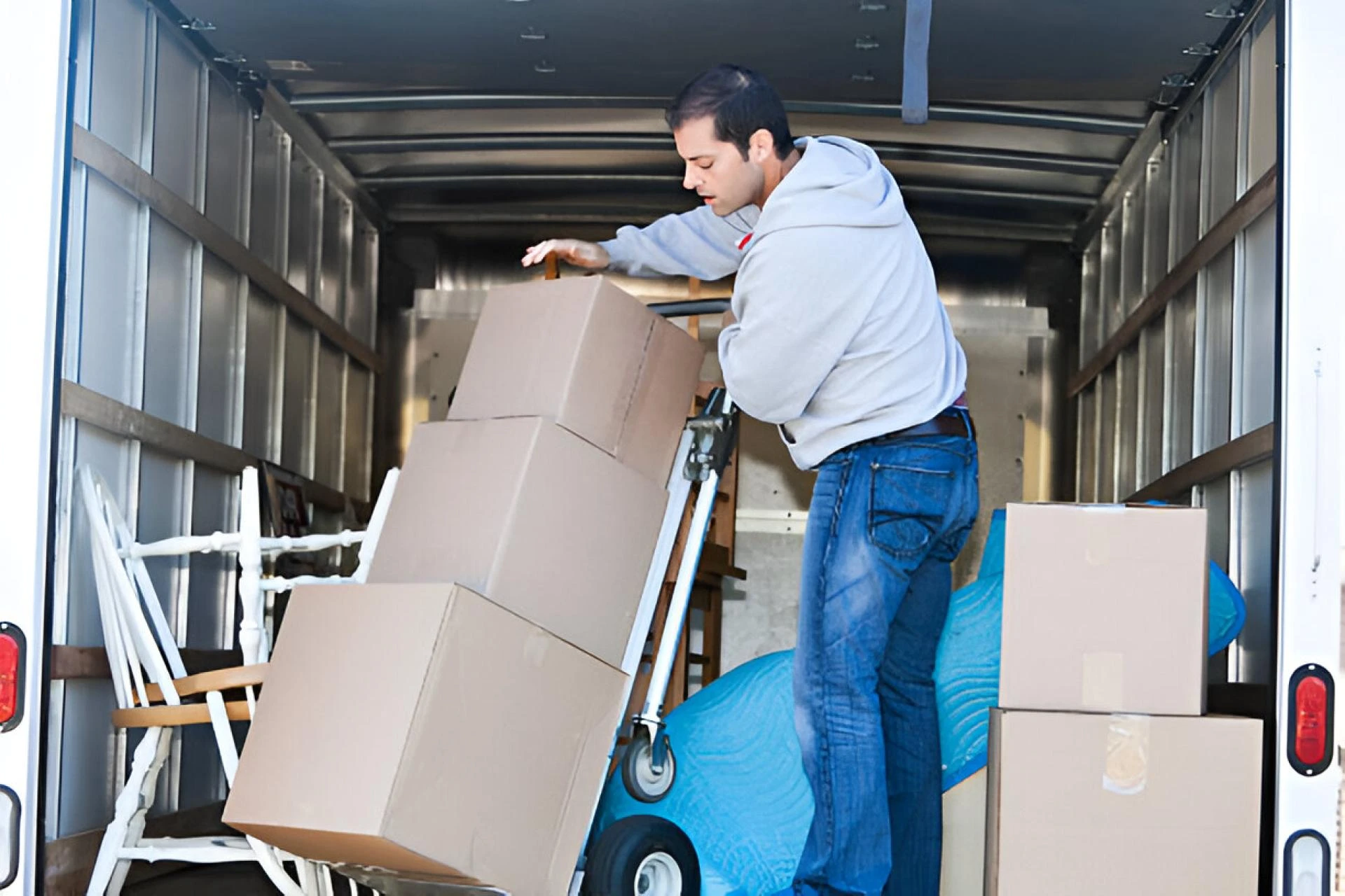 How to Save Money on Interstate Moves from Adelaide