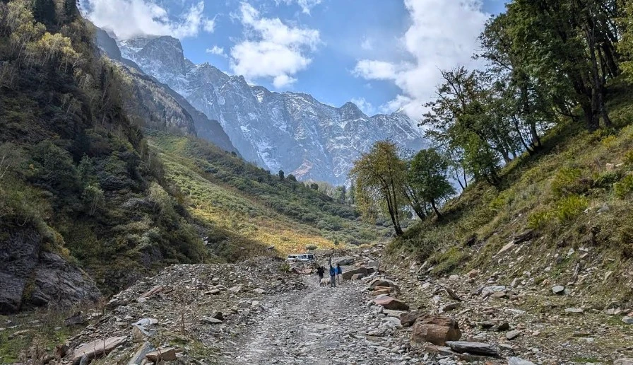 Manali to the Mountains: 5 Iconic Treks to Begin Your Himalayan Journey