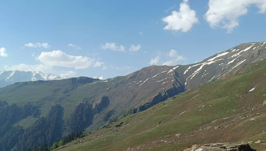 Manali to the Mountains: 5 Iconic Treks to Begin Your Himalayan Journey