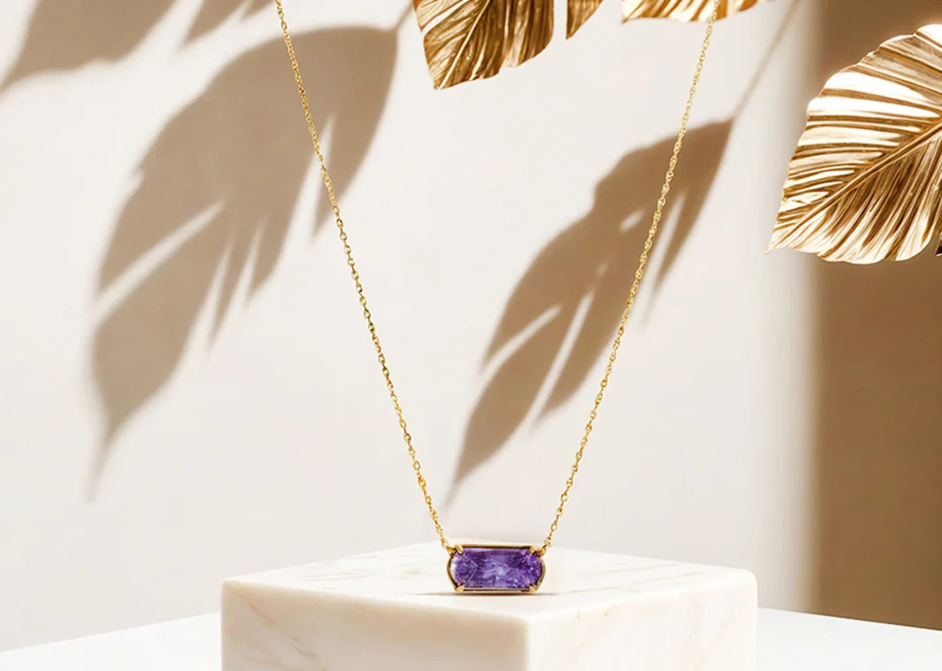 What is a Pendant Necklace and How to Choose the Perfect One for You