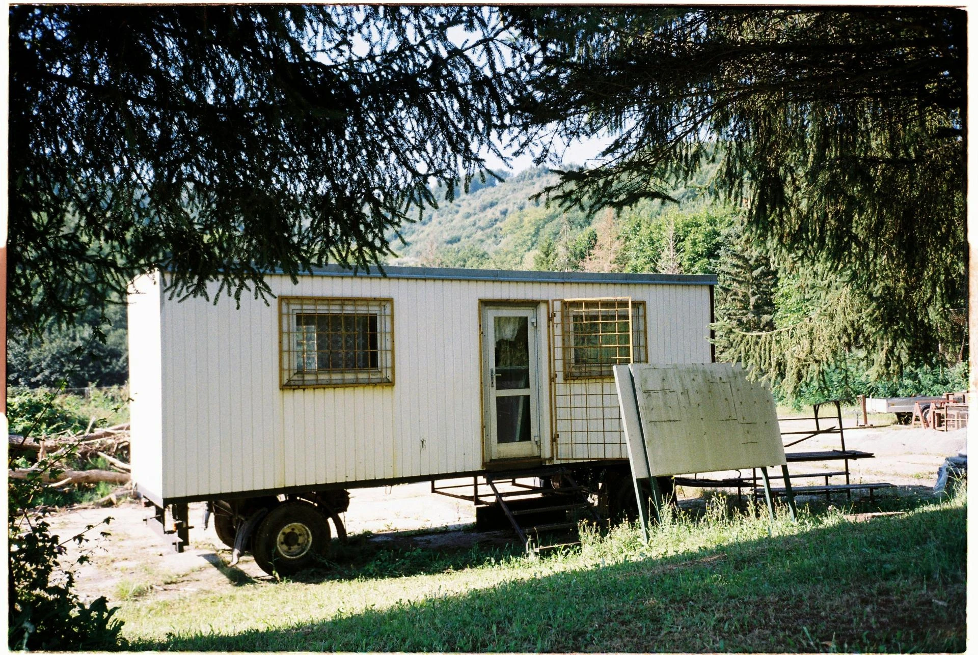 How to Choose the Right Tiny House Trailer Manufacturer for Your Build