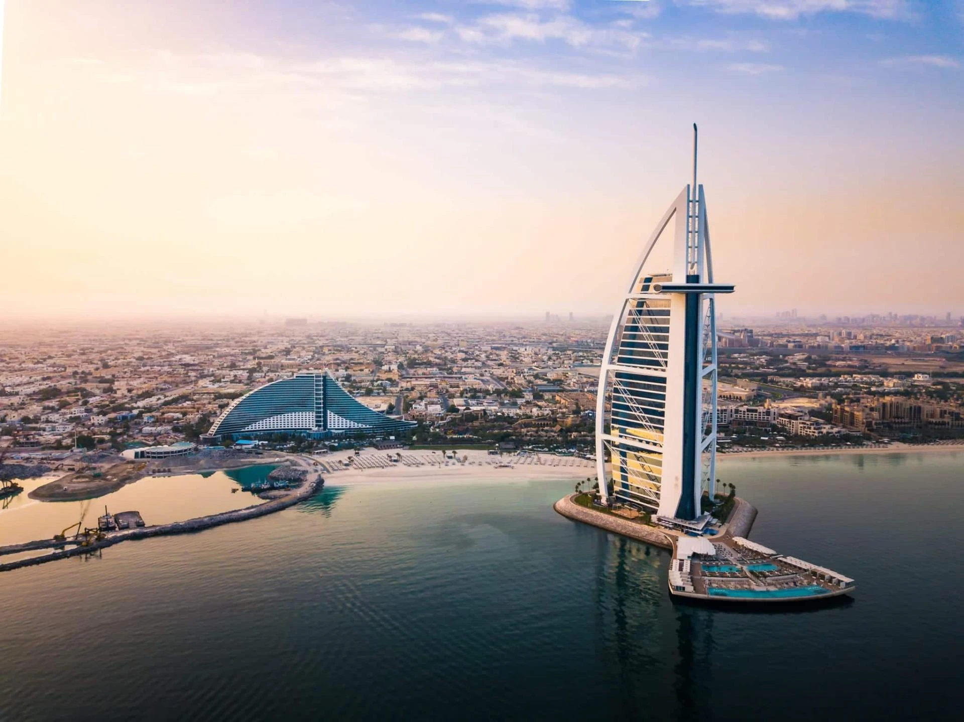 ποΈ Dubai Property Investment Outlook 2025: Why the World Is Still Betting Big on Dubai