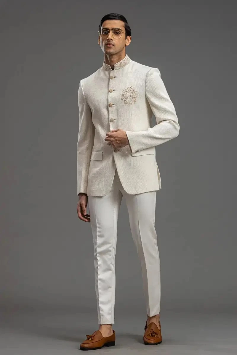 How to Choose the Right Outfits for Wedding: A Guide for Men and Women