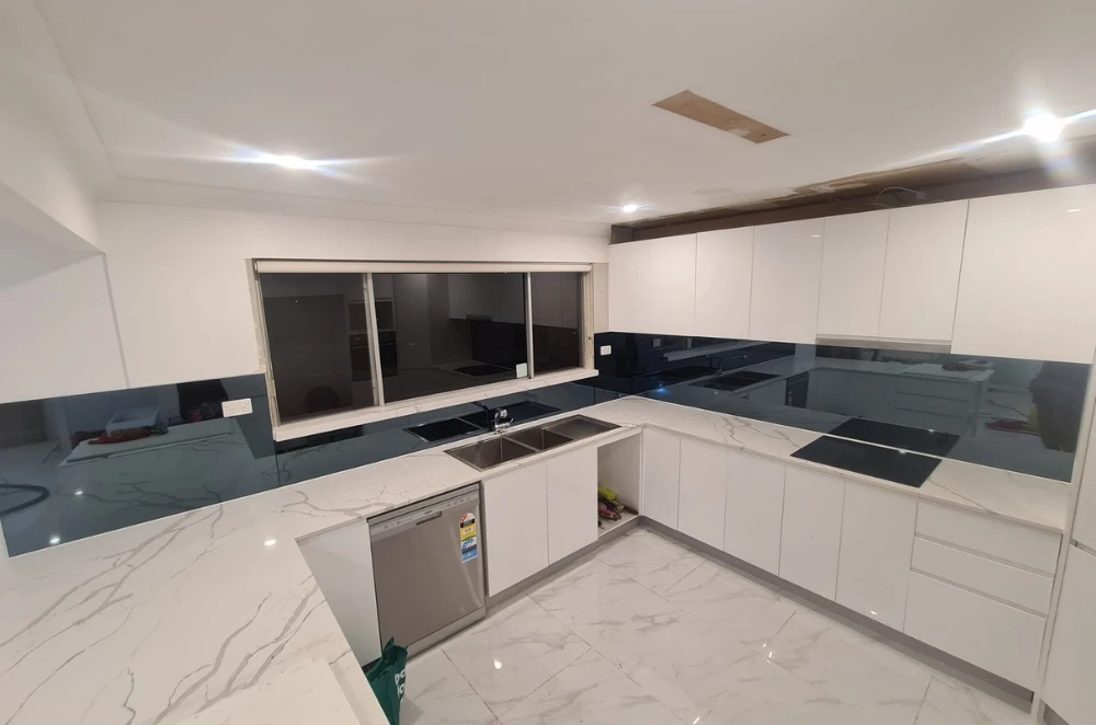 How to Choose the Right Glass Splashback