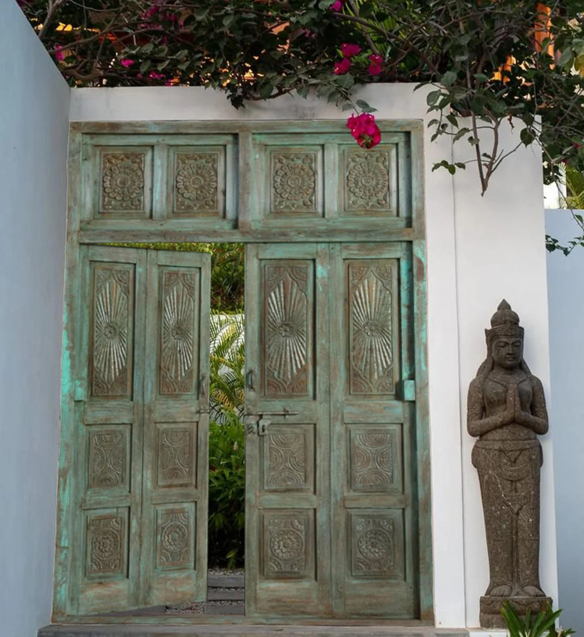 Rustic Gentlemen's Lodge: A Blend of Eclectic Style & Vintage Doors