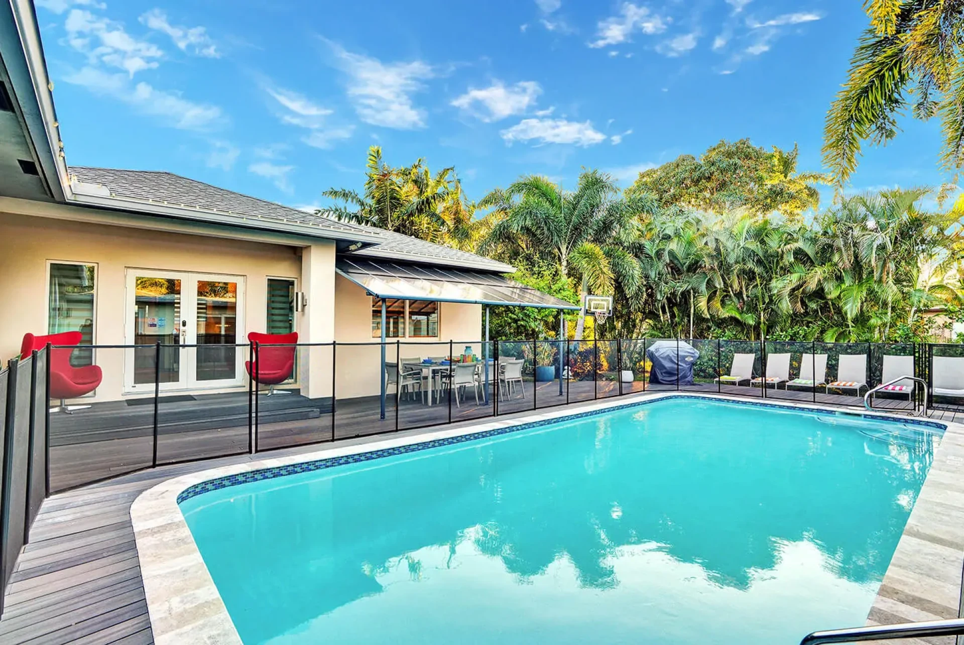 Your Guide to Miami Vacation Rentals with Private Pools & Hollywood Florida Rentals