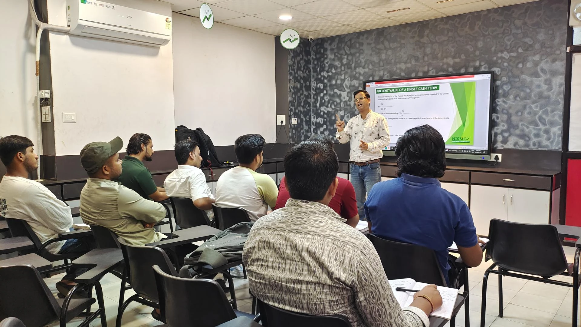 Best Share Market Courses in Delhi: NISMC