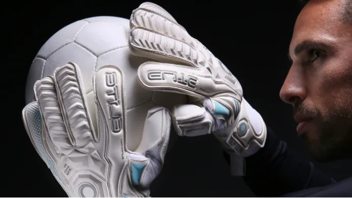 Advanced Technology Gloves – Elevate Your Goalkeeping Performance