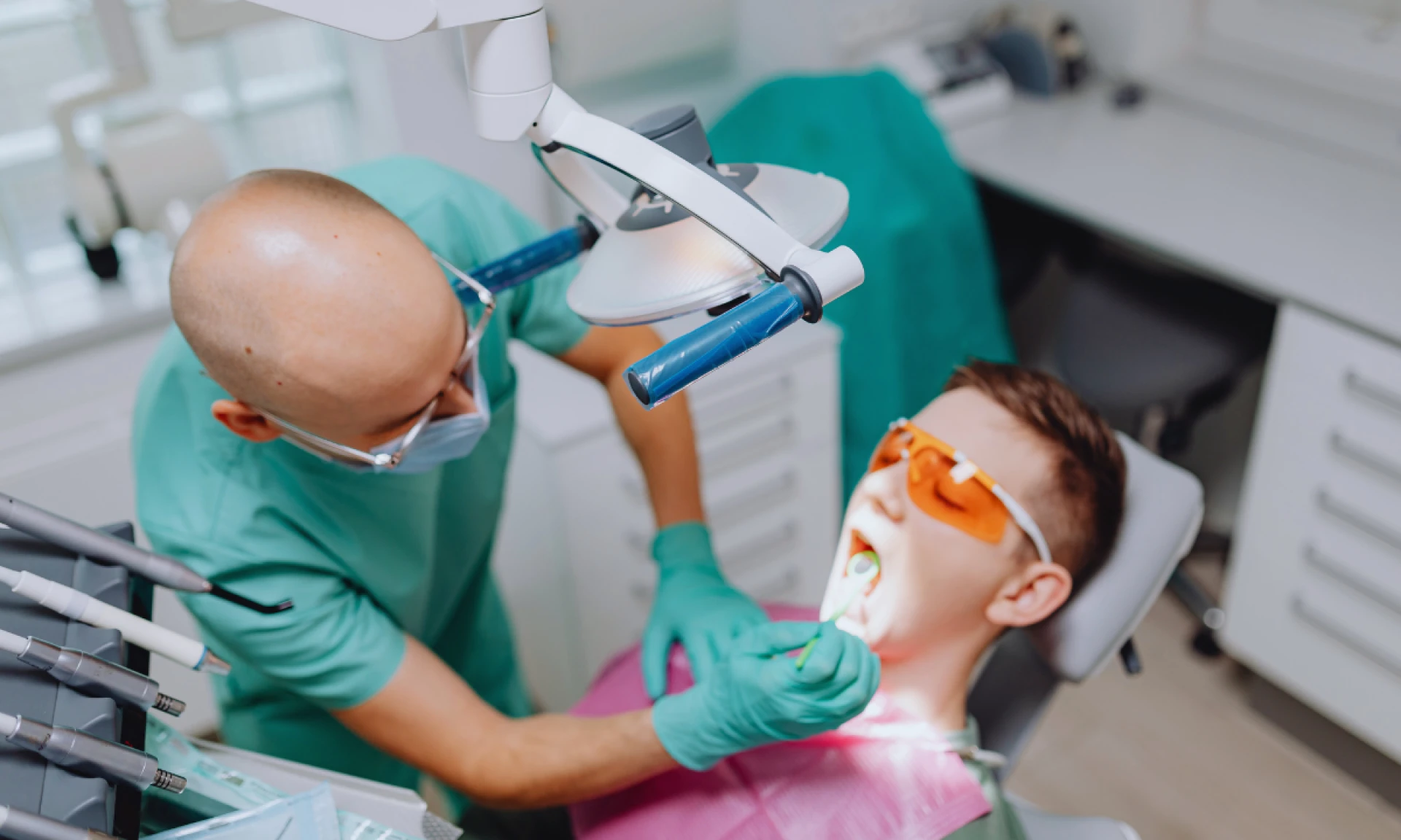 6 Expert Facts About Teeth Scaling in Lahore You Should Know